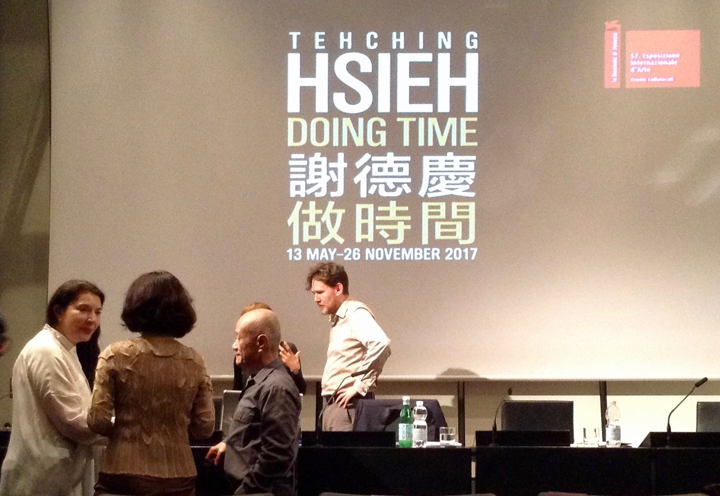 Un momento dell’Open Talk di venerdì 12 Maggio 2017 presso la Fondazione Querini Stampalia: Marina Abramović, la direttrice del Taipei Fine Arts Museum Ping Lin e Tehching Hsieh; dietro il curatore Adrian Heathfield, foto di Elisabetta Zerbinatti.